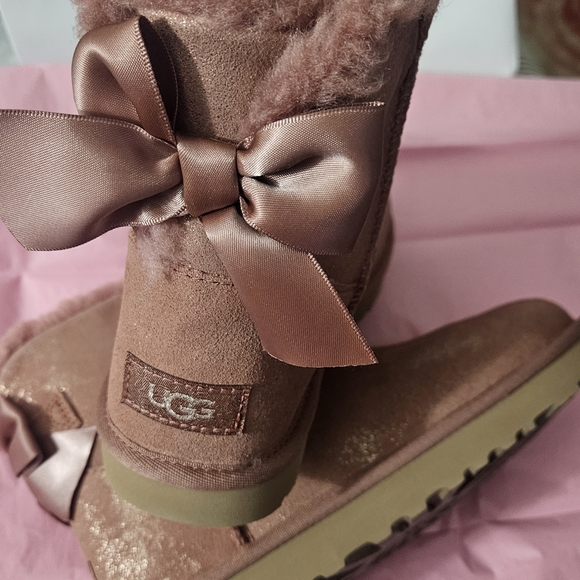 UGG Mini Bailey Bow Glimmer Boots - Starry Pink Metallic - Size 6 - Picture 12 of 12